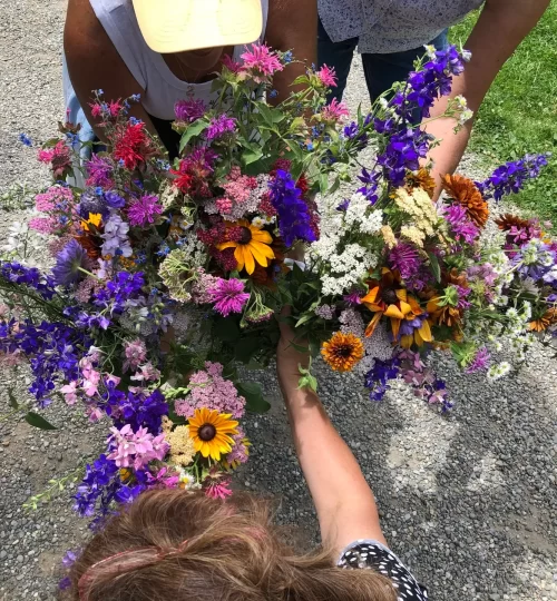 flower bouquets with volunteers